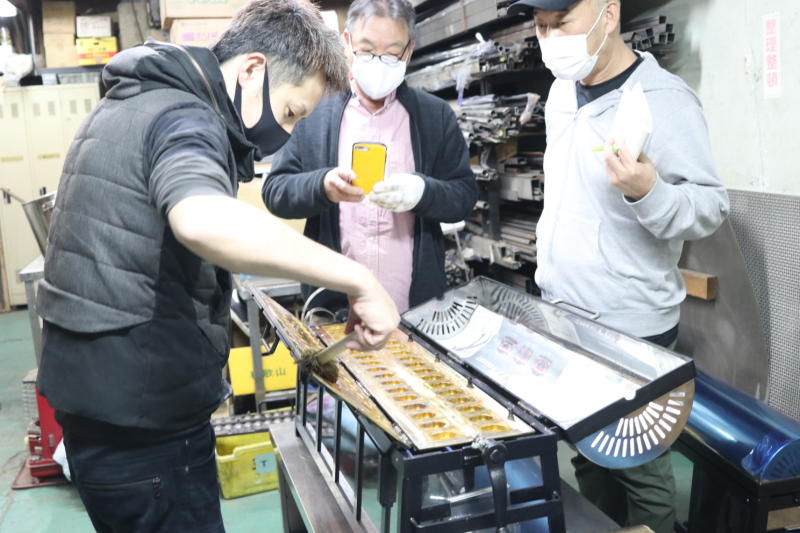 ベビーカステラ機　油ひき