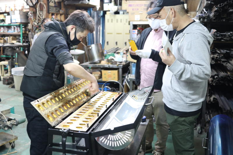 ベビーカステラ機　油ひき